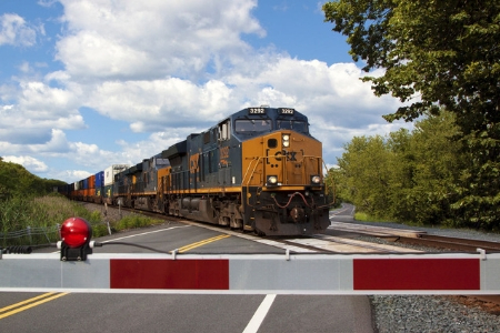 Tips for staying safe around railroad tracks